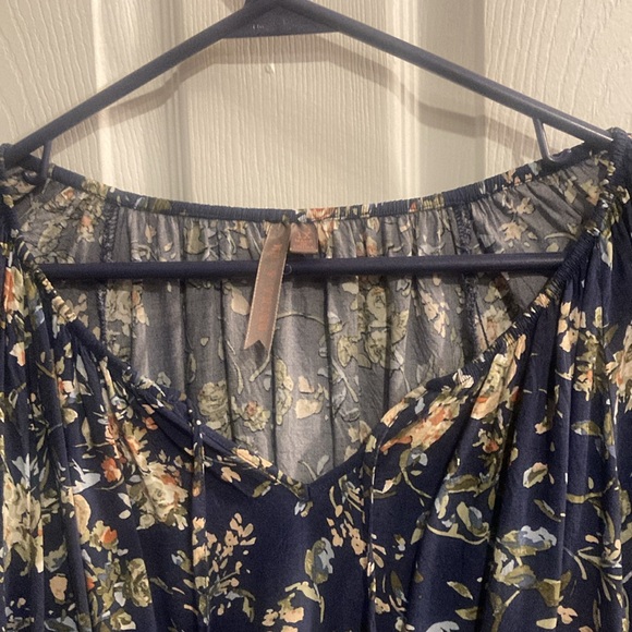 Brian & EM top size 1x - Picture 3 of 9